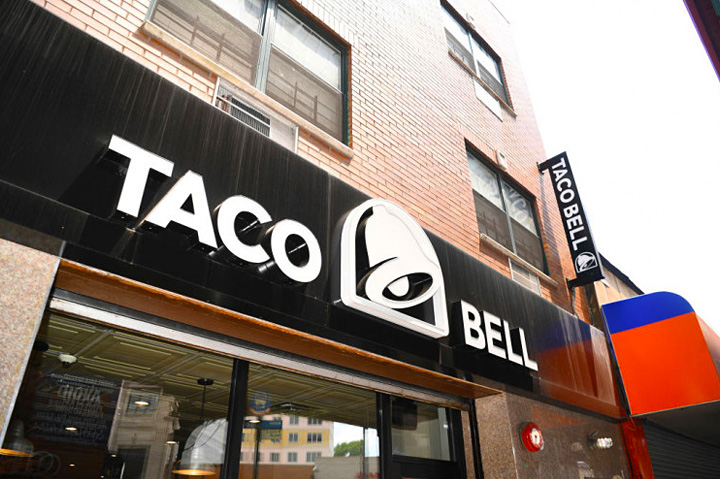 Sauce Packet Proposals & Baja Blast Champagne Flutes: Inside Taco Bell-Branded Weddings