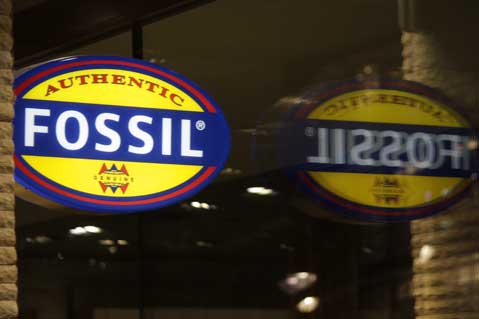 Fossil Q1 Sales Rise 5%