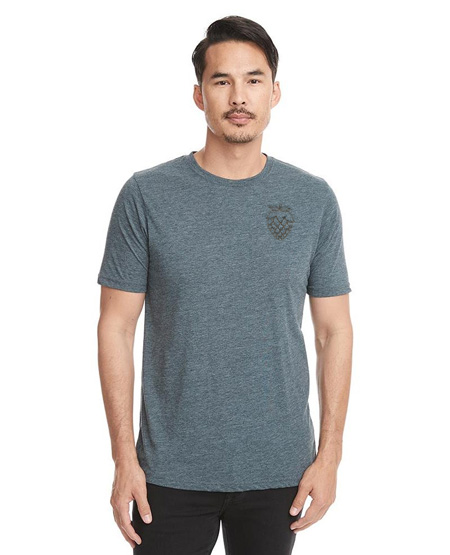 man wearing gray-t-shirt